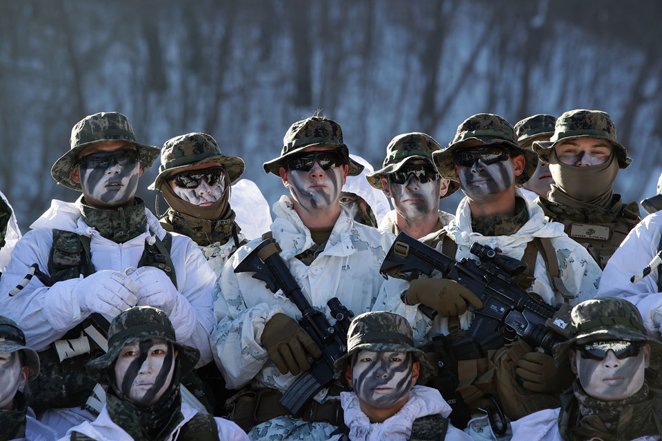 Binh sĩ Mỹ, Hàn cởi trần tập trận giữa trời lạnh âm 20 độ C