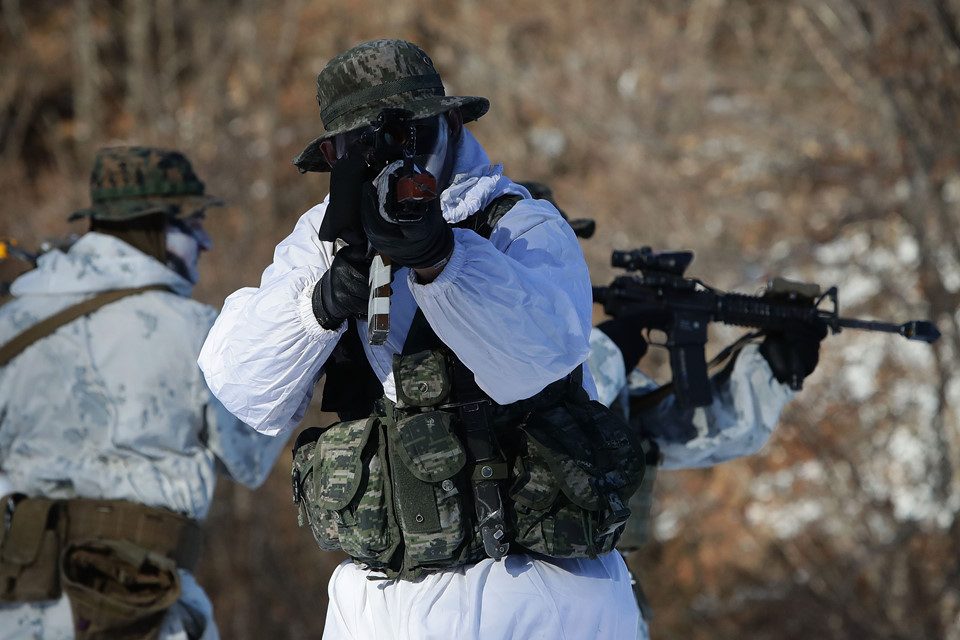 Binh sĩ Mỹ, Hàn cởi trần tập trận giữa trời lạnh âm 20 độ C