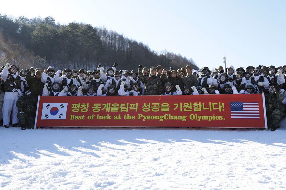 Binh sĩ Mỹ, Hàn cởi trần tập trận giữa trời lạnh âm 20 độ C