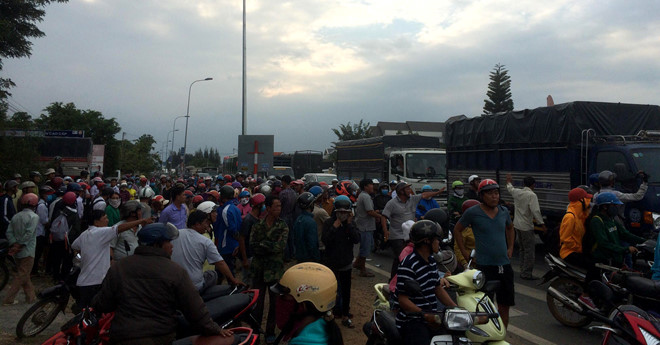 Mẹ con nữ sinh lớp 12 tử vong sau va chạm với xe giường nằm