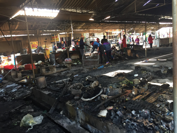 Cháy chợ lúc nửa đêm, hơn 40 ki ốt bị thiêu rụi