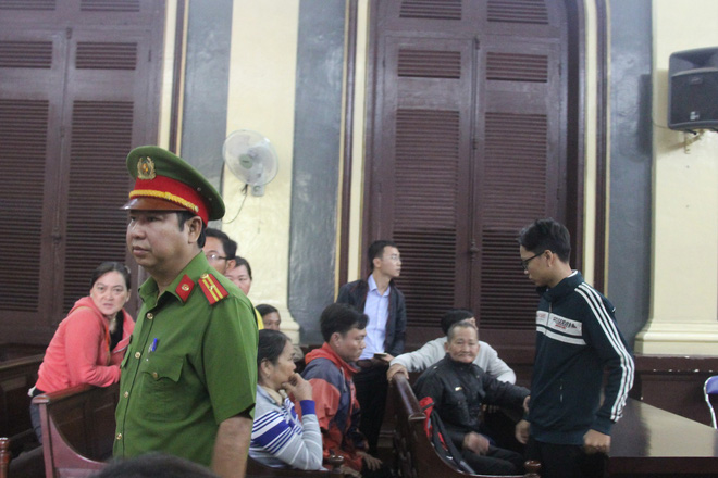 Dìm chết vợ trong thùng nước rồi thản nhiên chở về quê an táng, người chồng đối diện án tử hình