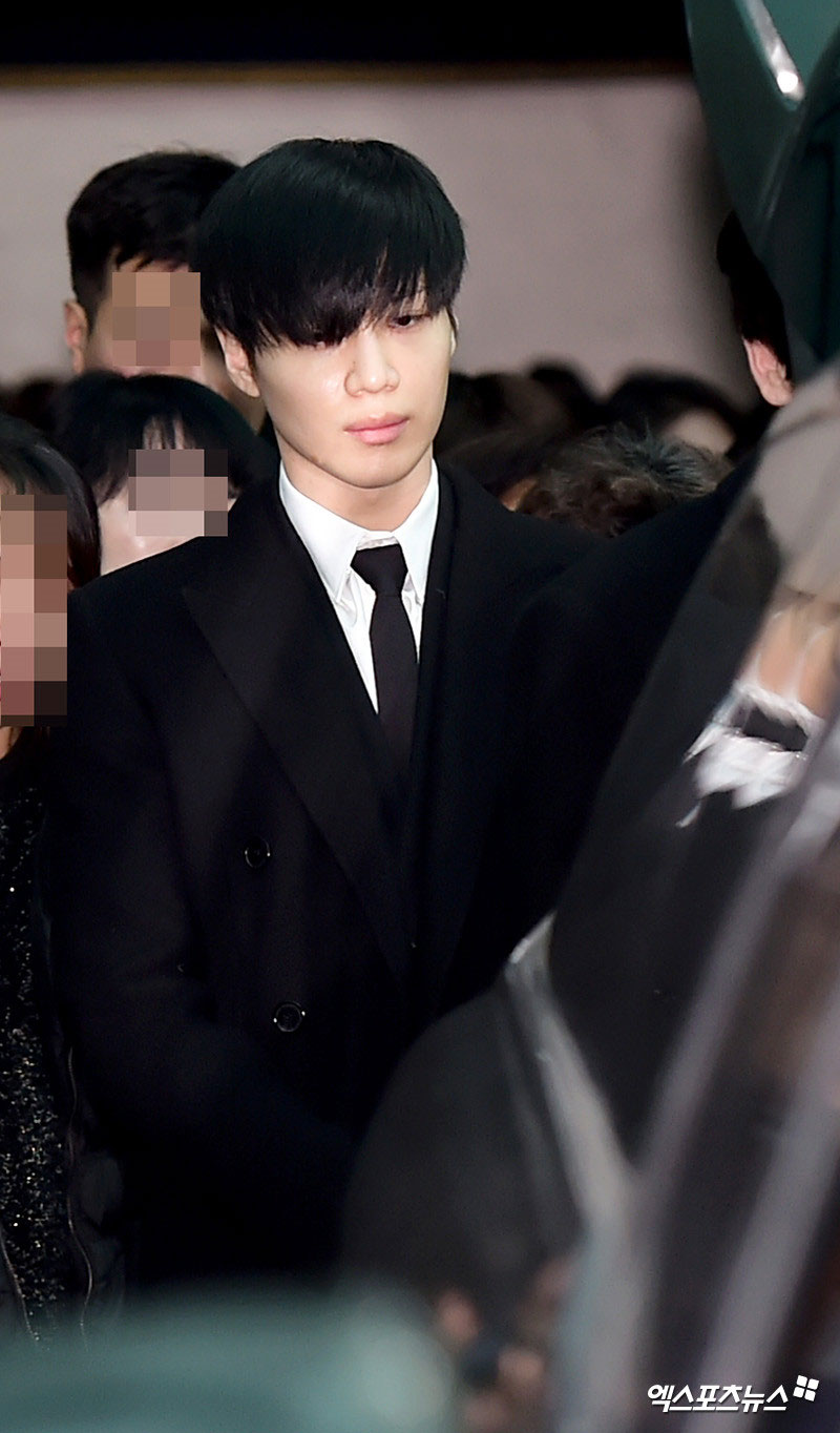 Lễ tang Jong Hyun (SHINee): Chị gái và các sao Kpop khóc cạn nước mắt