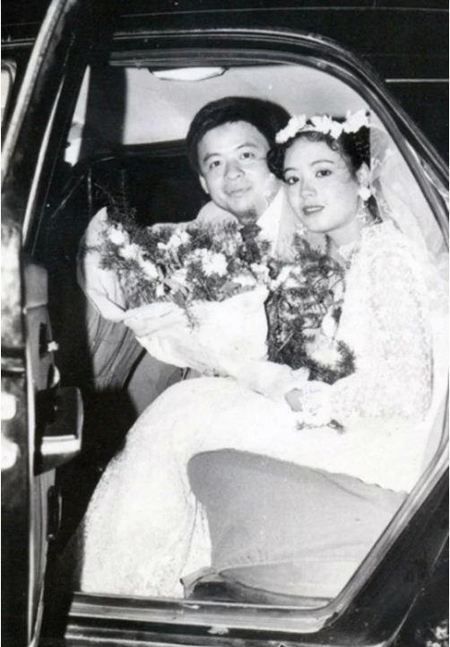 Thú vị khi xem lại loạt ảnh cưới xưa lắc xưa lơ của sao Việt