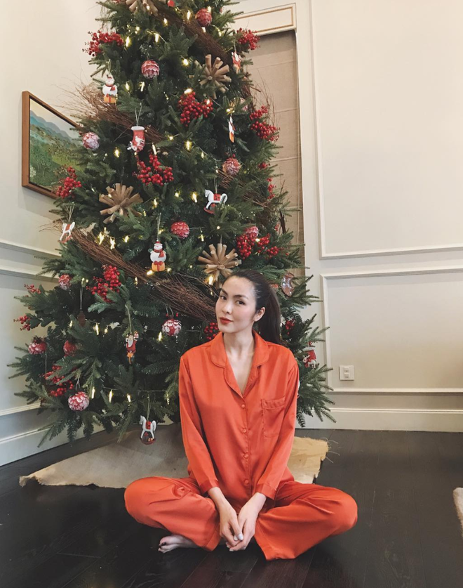 Khoe ảnh selfie sang chảnh, Hà Tăng để lộ thân hình mảnh mai lộ rõ xương ngực