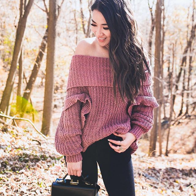 Street style của các quý cô châu Á cũng bắt đầu ngập tràn những gam màu mùa lễ hội