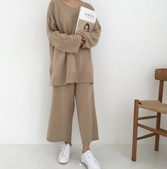 Váy liền và bộ đồ len đúng là cứu cánh cho các nàng lười trong mùa đông này