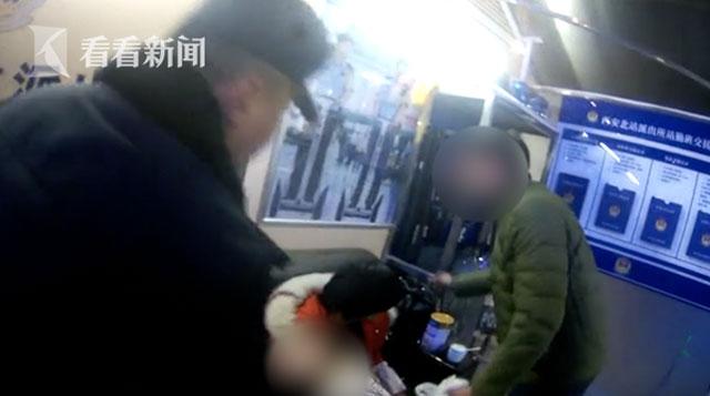 Mâu thuẫn với chồng và mẹ chồng, nàng dâu quẫn trí mang con 10 tháng tuổi đi bán