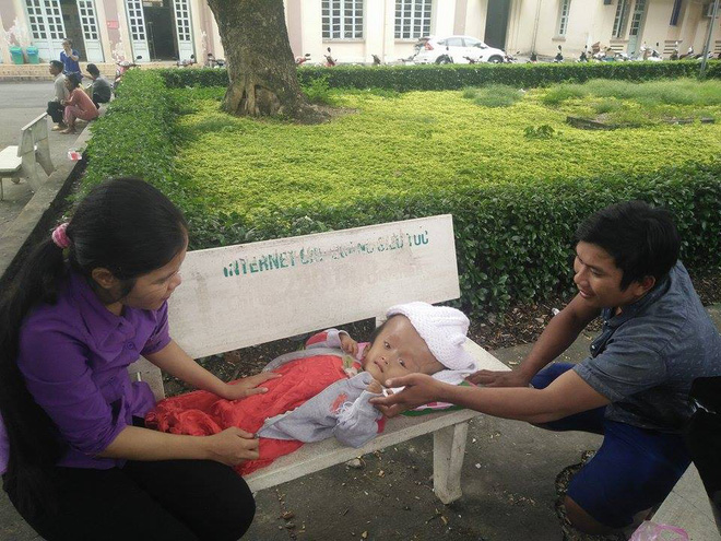 Gần 70 triệu đồng đã giúp bé gái 4 tuổi bị não úng thủy bẩm sinh phẫu thuật thành công, giữ lại mạng sống