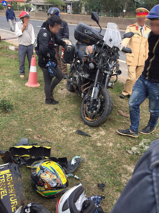 Phượt thủ SG ra HN mua motor, đang chạy xuyên Việt về thì đâm phải con bò khiến xe nát bét