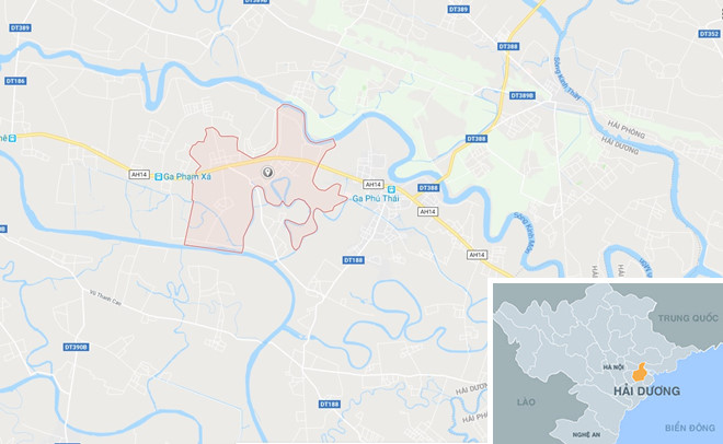 Tàu hỏa đâm biến dạng xe tải, tài xế trọng thương