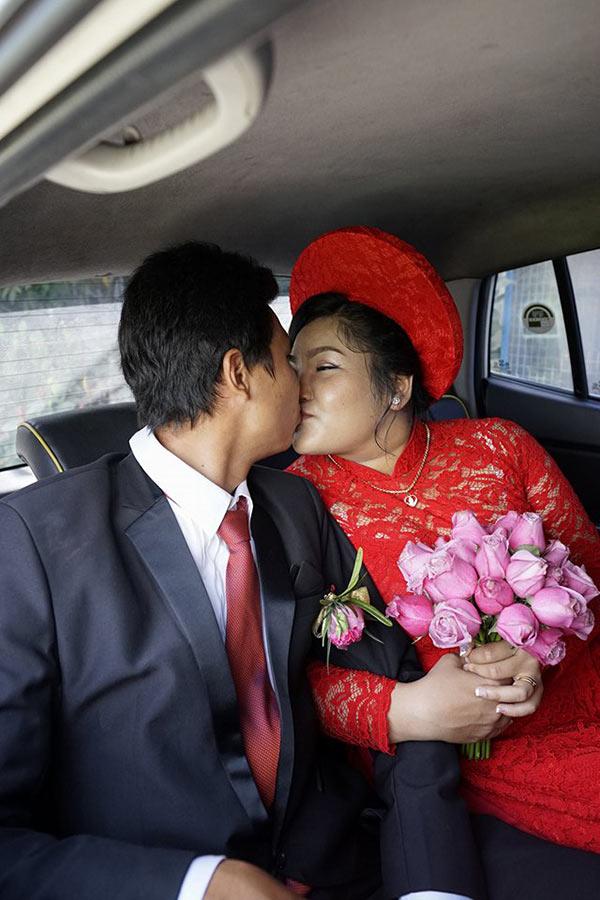 3 cô dâu hạnh phúc nhất năm dù quá khổ nhưng vẫn kiếm được chú rể soái ca