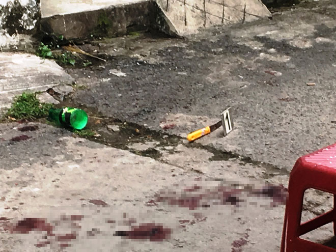 Thanh niên đâm gục hai cha con ở SG rồi hô cướp...cướp