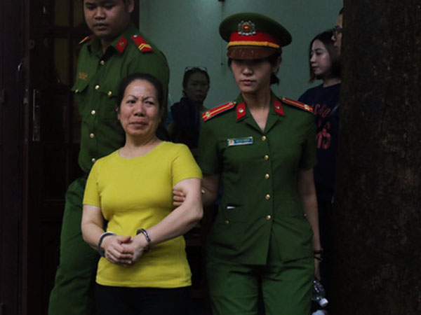 Vợ cán bộ công an lừa chạy việc, chiếm hơn 2 tỉ đồng