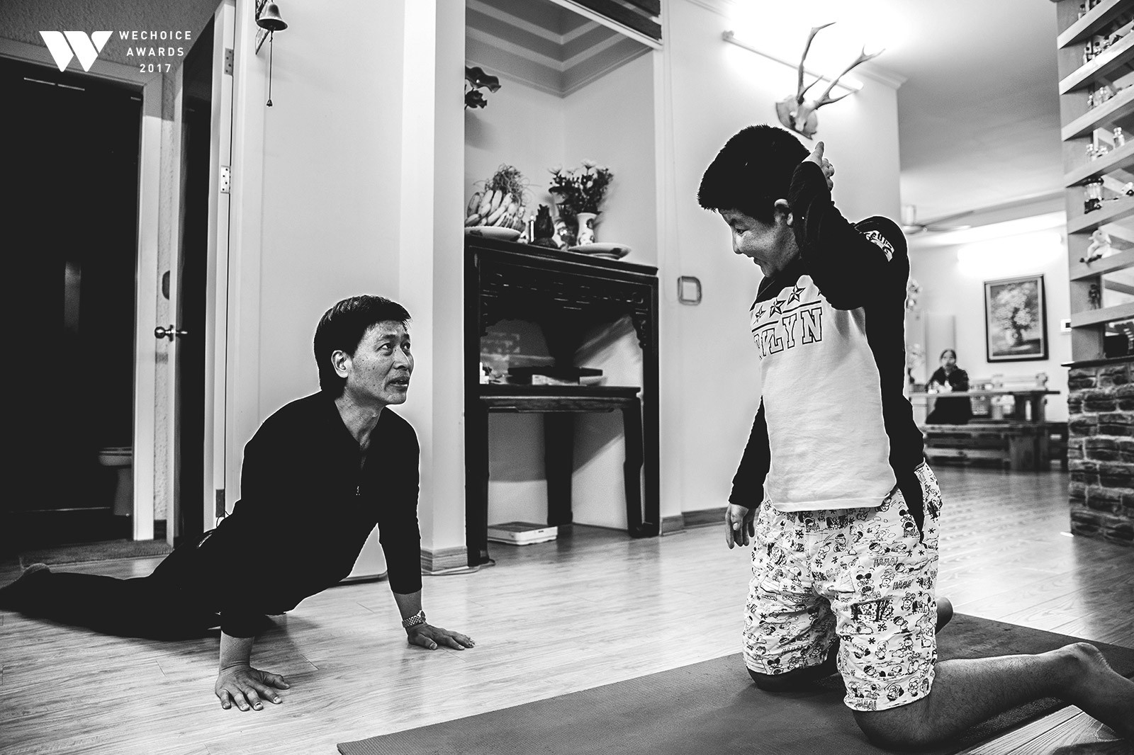 Bố Quốc Tuấn: Bôm biết chấp nhận tất cả và đồng hành với mọi cái một cách thoải mái, điều đó truyền nghị lực cho tôi Bố Quốc Tuấn: Bôm biết chấp nhận tất cả và đồng hành với mọi cái một cách thoải mái, điều đó truyền nghị lực cho tôi