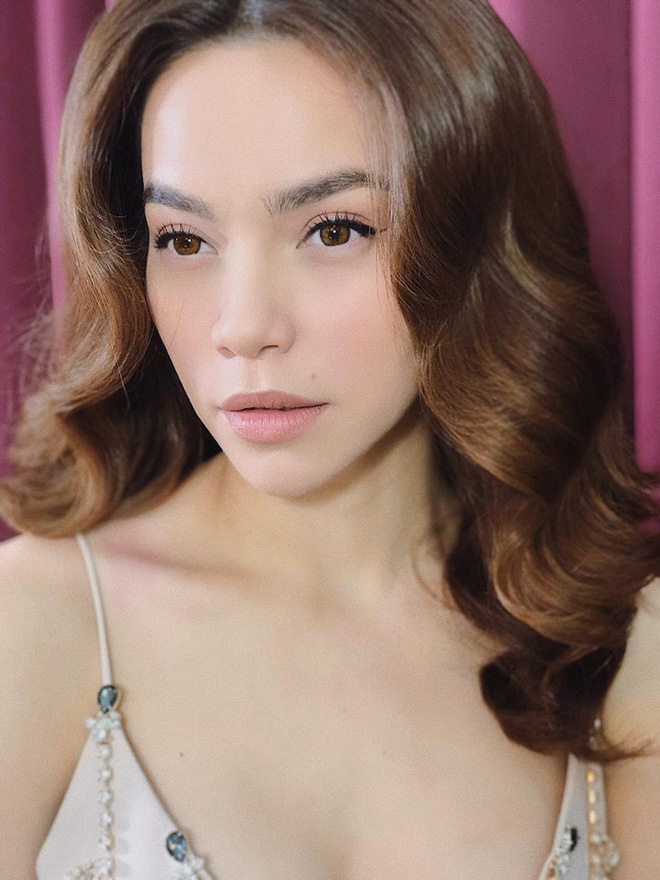 Giữa ngập tràn thị phi, Hồ Ngọc Hà và những lần bước qua dư luận để hồi sinh Giữa ngập tràn thị phi, Hồ Ngọc Hà và những lần bước qua dư luận để hồi sinh