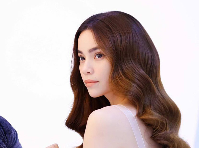 Giữa ngập tràn thị phi, Hồ Ngọc Hà và những lần bước qua dư luận để hồi sinh Giữa ngập tràn thị phi, Hồ Ngọc Hà và những lần bước qua dư luận để hồi sinh