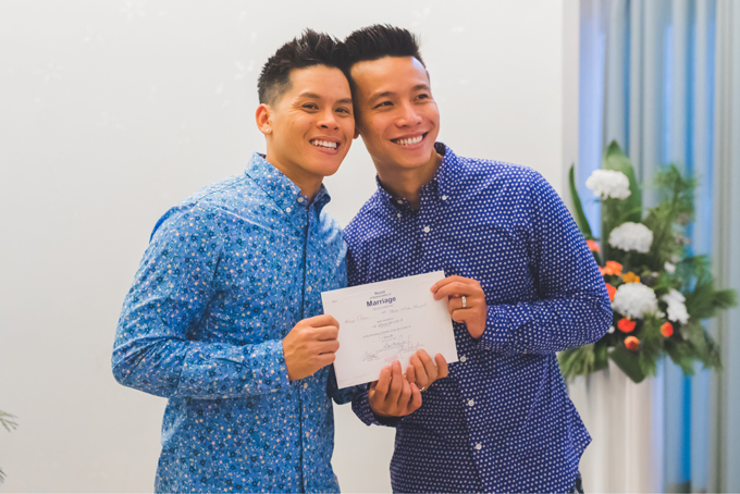 John Huy Trần đính hôn với bạn trai ở Canada