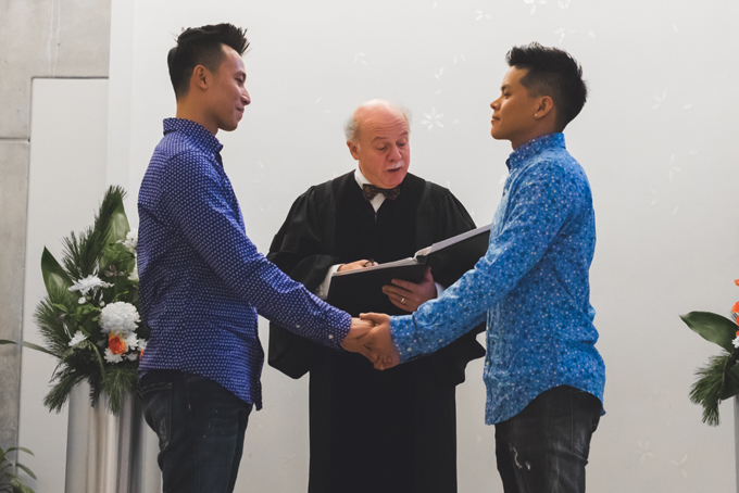 John Huy Trần đính hôn với bạn trai ở Canada