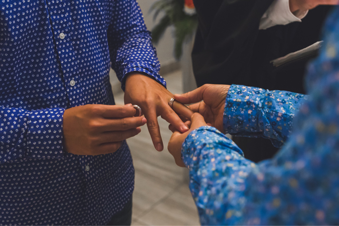 John Huy Trần đính hôn với bạn trai ở Canada