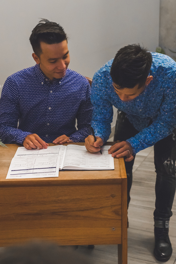 John Huy Trần đính hôn với bạn trai ở Canada