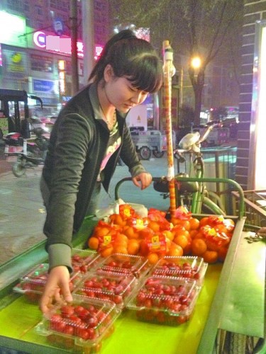 Ghen vì bắt quả tang chồng bỏ tiền mua đệm cho người yêu cũ, cô vợ trẻ còn bị mắng ngược là đồ rửng mỡ