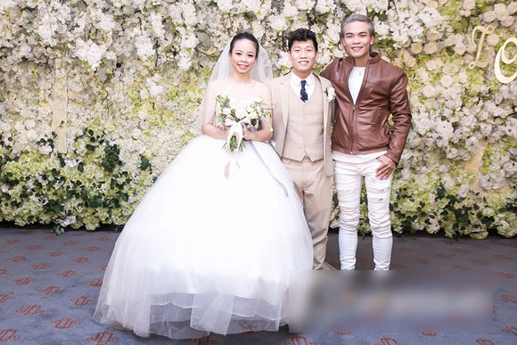 Thành viên nhóm nhạc OPlus làm đám cưới với bà xã giảng viên