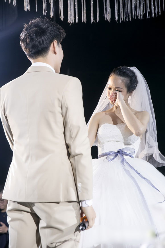 Thành viên nhóm nhạc OPlus làm đám cưới với bà xã giảng viên