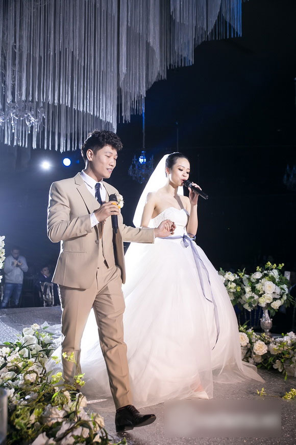 Thành viên nhóm nhạc OPlus làm đám cưới với bà xã giảng viên