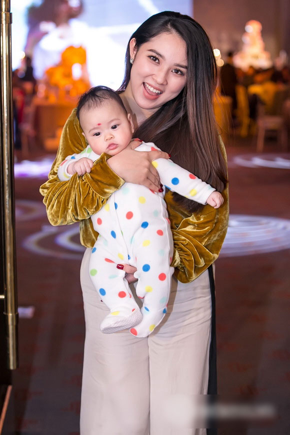 Thành viên nhóm nhạc OPlus làm đám cưới với bà xã giảng viên