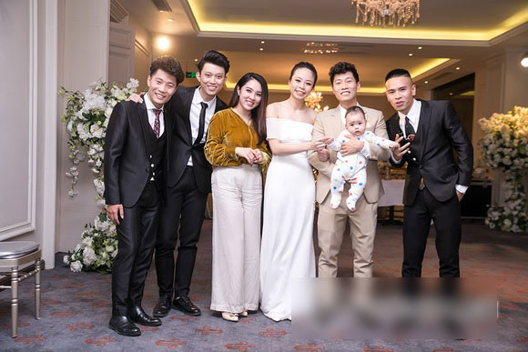 Thành viên nhóm nhạc OPlus làm đám cưới với bà xã giảng viên Thành viên nhóm nhạc OPlus làm đám cưới với bà xã giảng viên