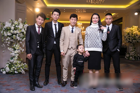 Thành viên nhóm nhạc OPlus làm đám cưới với bà xã giảng viên Thành viên nhóm nhạc OPlus làm đám cưới với bà xã giảng viên