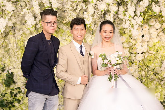 Thành viên nhóm nhạc OPlus làm đám cưới với bà xã giảng viên