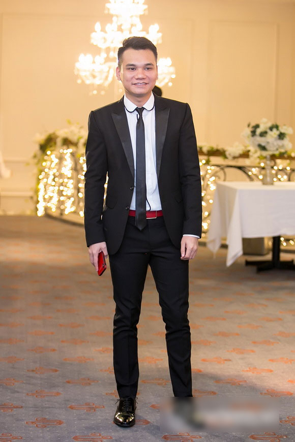 Thành viên nhóm nhạc OPlus làm đám cưới với bà xã giảng viên