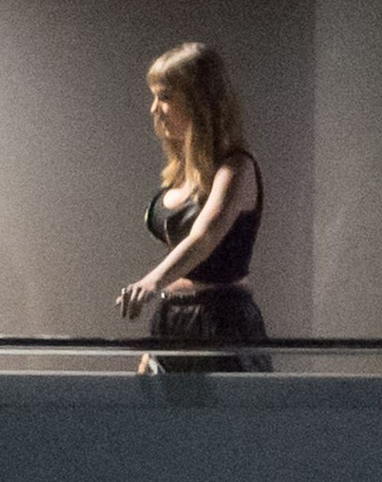 Taylor Swift gây đồn đoán với vòng một đồ sộ