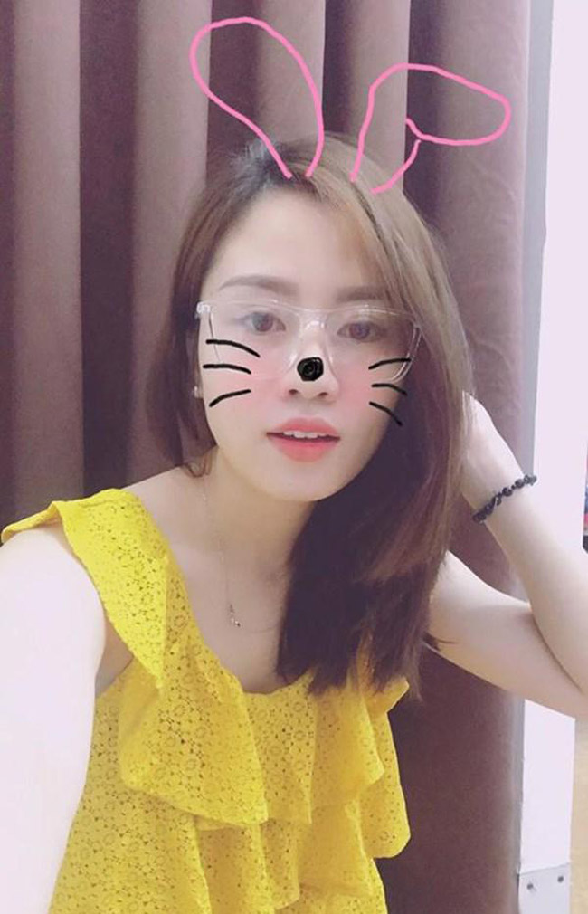 Hôn thê xinh đẹp, gợi cảm khiến loạt cầu thủ xứ Nghệ run chân sút