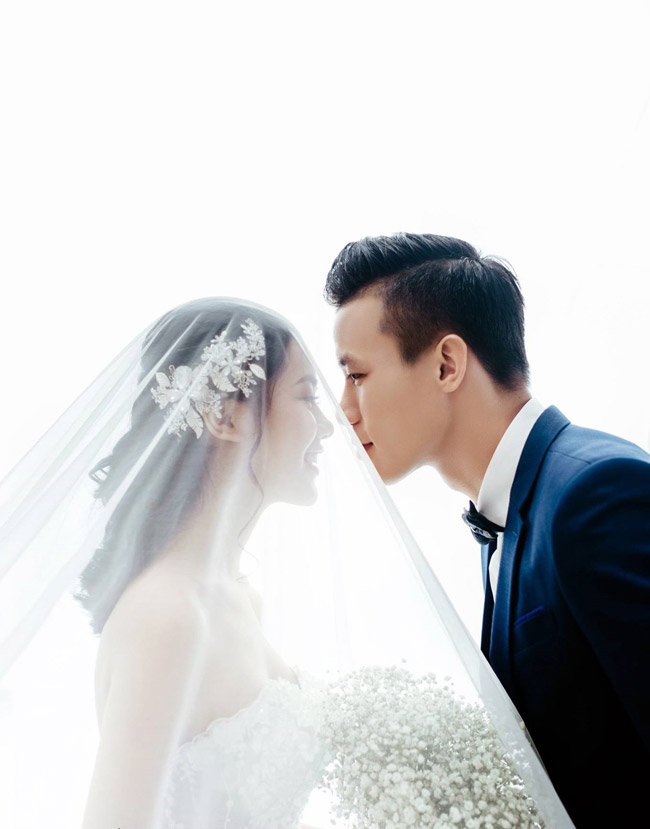 Hôn thê xinh đẹp, gợi cảm khiến loạt cầu thủ xứ Nghệ run chân sút