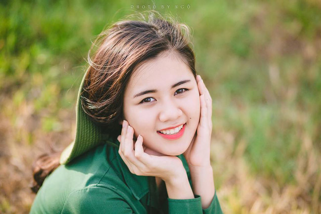 Hôn thê xinh đẹp, gợi cảm khiến loạt cầu thủ xứ Nghệ run chân sút