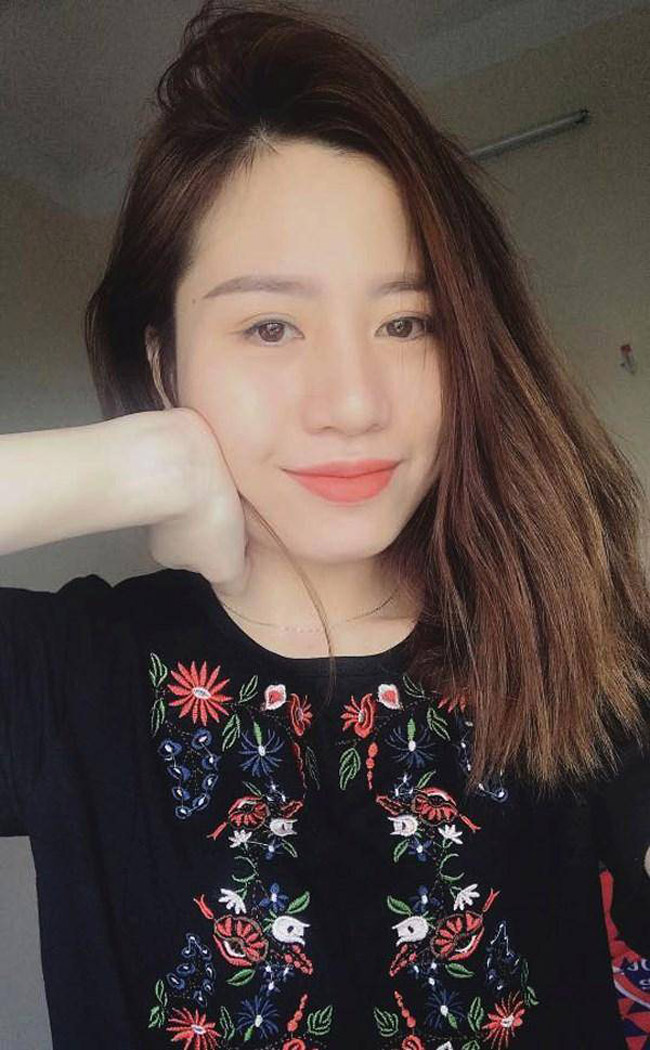 Hôn thê xinh đẹp, gợi cảm khiến loạt cầu thủ xứ Nghệ run chân sút