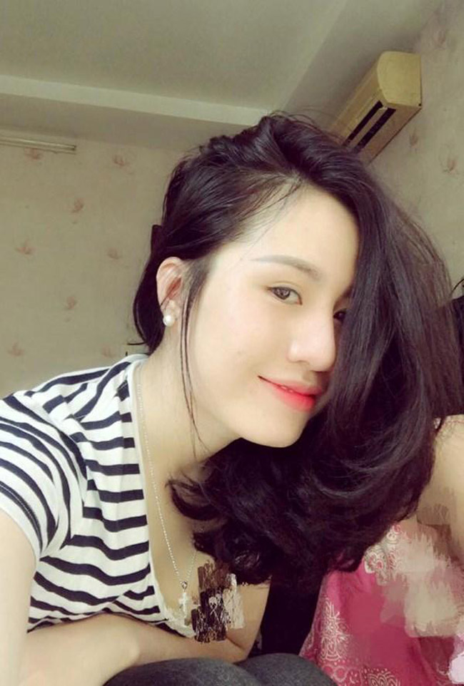 Hôn thê xinh đẹp, gợi cảm khiến loạt cầu thủ xứ Nghệ run chân sút