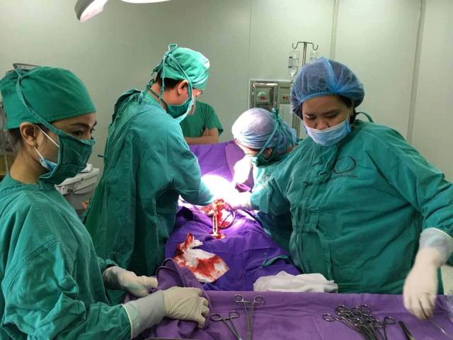 Không theo dõi thai định kỳ, bà mẹ trẻ sốc vì con dị dạng toàn thân, không rõ giới tính