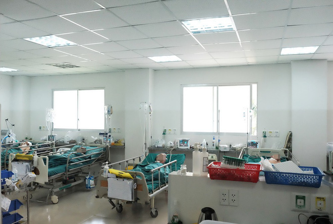 Mất con trong bụng, một phụ nữ phải gắn hậu môn nhân tạo suốt 27 năm mà không biết bị cắt gần hết ruột già