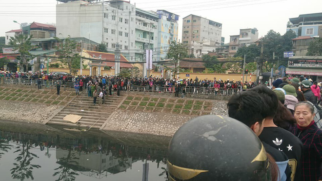 Hà Nội: Phát hiện thi thể người đàn ông nổi lập lờ trên sông Tô Lịch