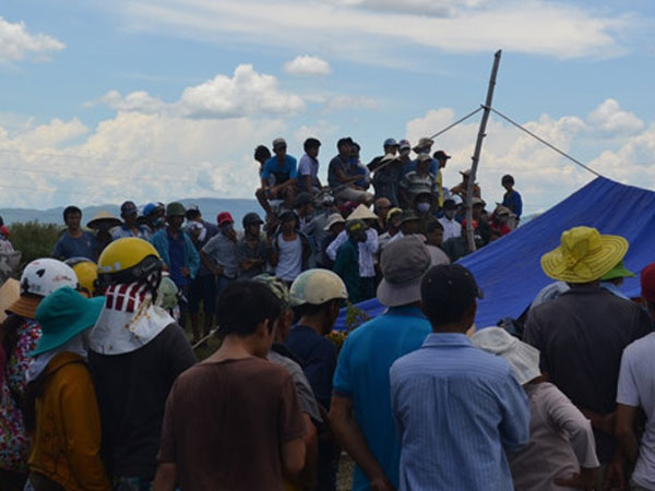 Thi thể thiếu nữ bị trói dưới ao cá