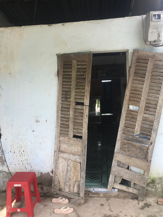 Chồng dùng gậy đập chết vợ sau câu nói thằng nào nhậu thì thằng đó dẹp