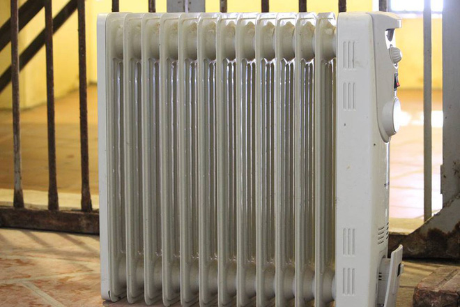 Bật máy sưởi, đốt lửa để giữ ấm cho động vật quý hiếm ở Vườn thú Hà Nội