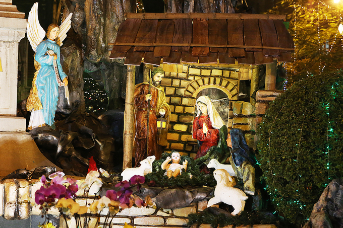 Không khí Noel tràn ngập trên đường phố Hà Nội