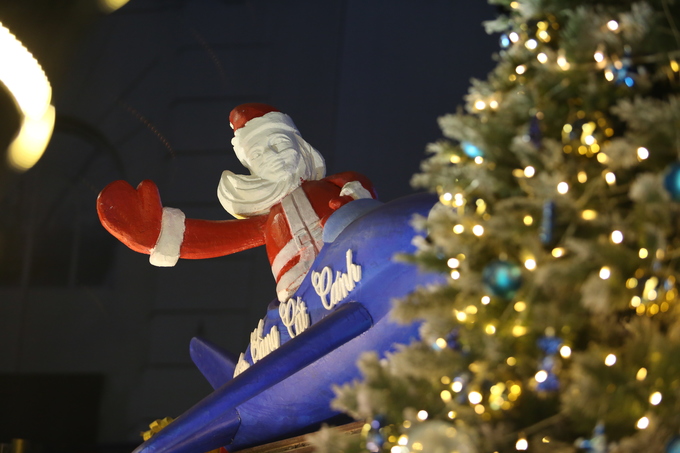 Không khí Noel tràn ngập trên đường phố Hà Nội