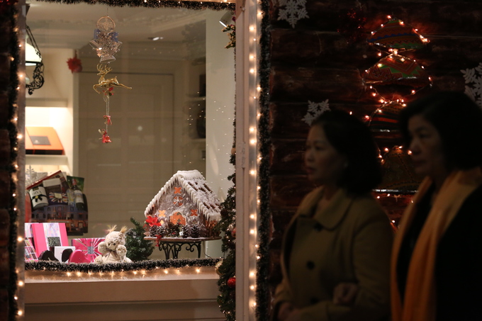 Không khí Noel tràn ngập trên đường phố Hà Nội