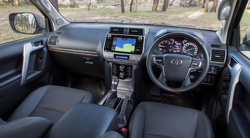 Toyota Land Cruiser Prado VX bị cắt nhiều công nghệ hay khi về Việt Nam